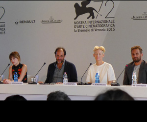 02-a_bigger_splash_pressconference.jpg