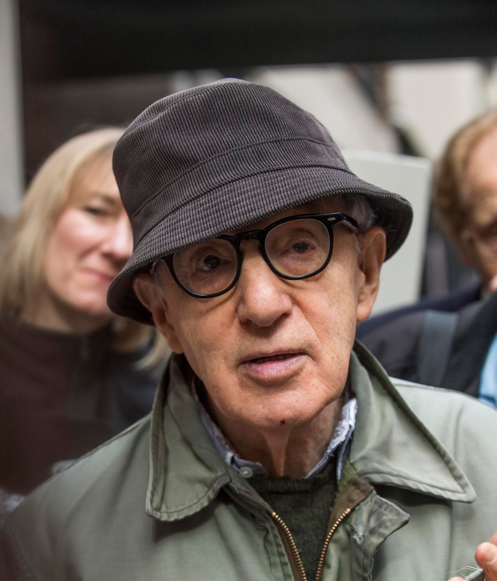 06-woody_allen_on_the_set_in_new_york_his_untitles_series_for_amazon_is_set_in_the_political_turmoil_of_the_sixities