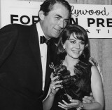 1957_nataliewood-new-star-of-the-year_gregorypeck