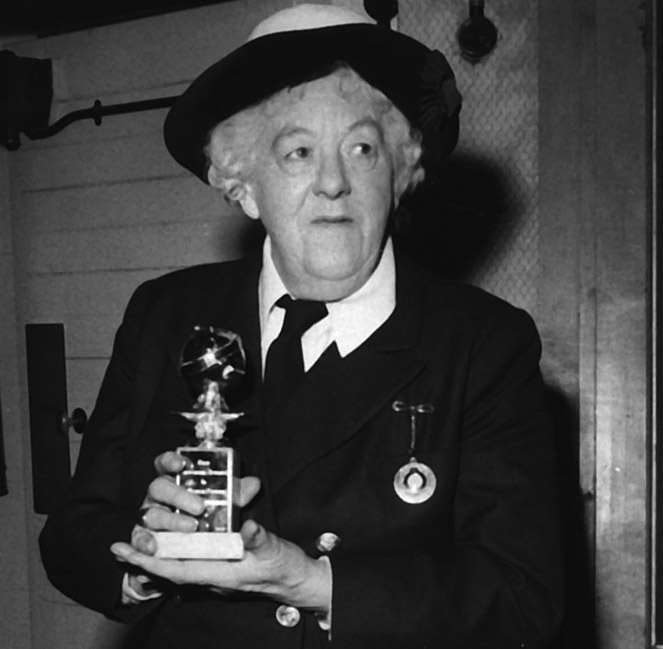 1964_margaretrutheford_supporting-the_vips-02