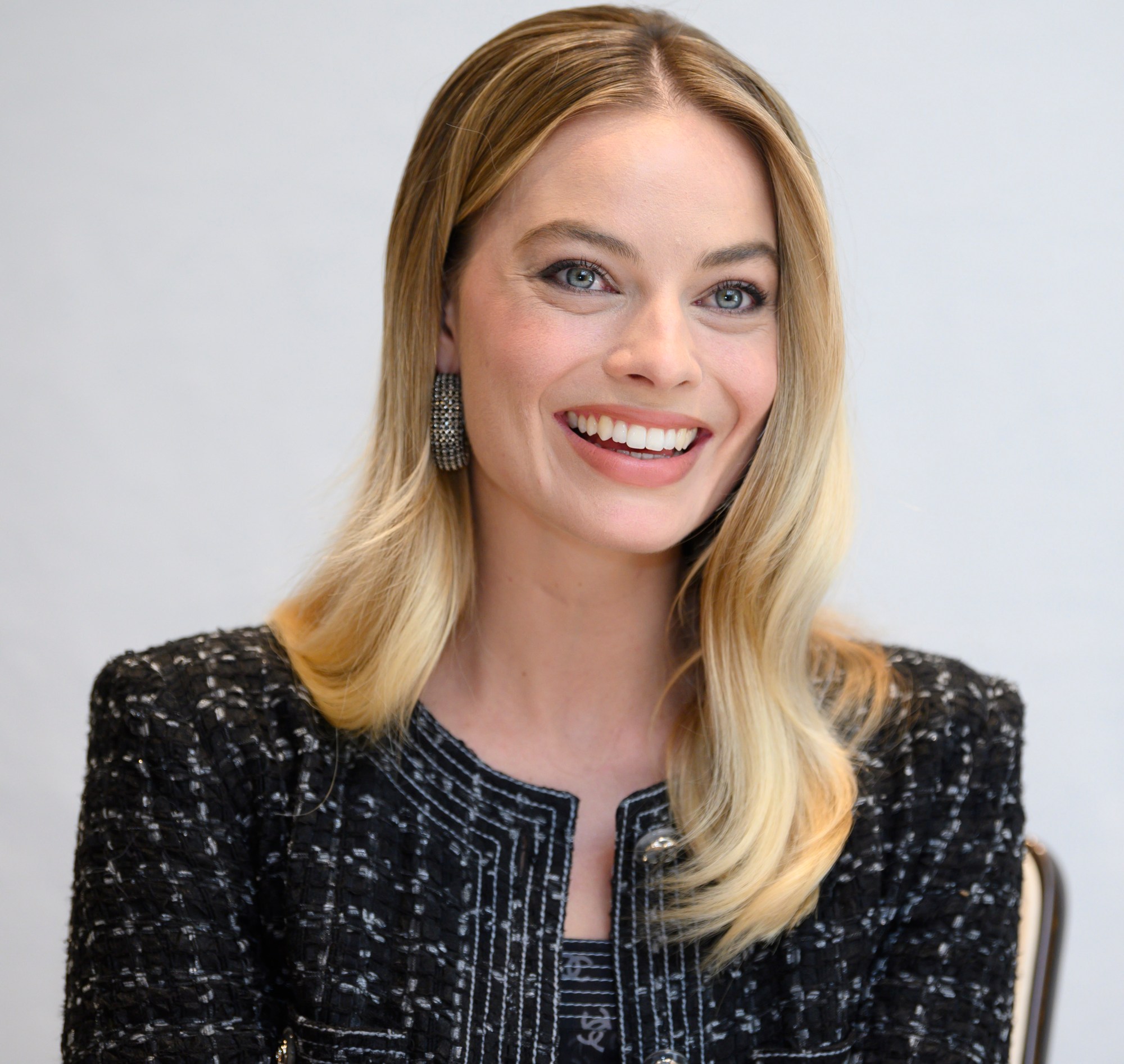 Nominee Profile 2020: Margot Robbie, “Bombshell” - Golden Globes