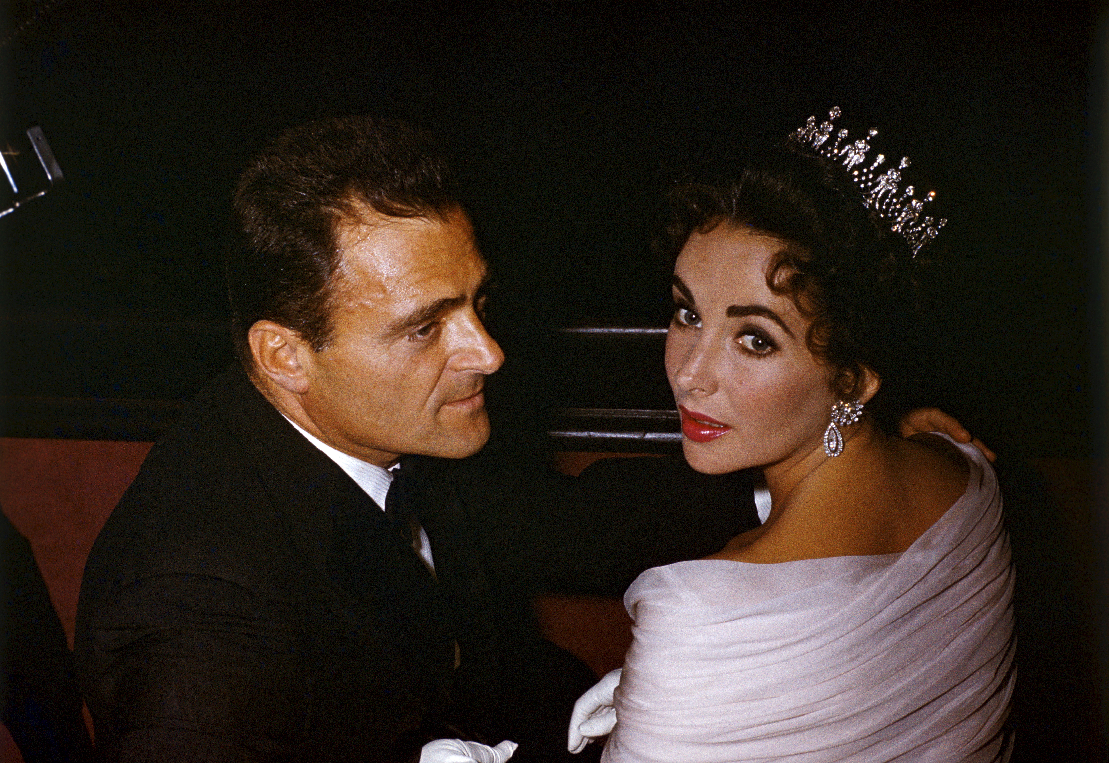 THE 10TH CANNES FILM FESTIVAL 1957: ELIZABETH TAYLOR TODD AND MIKE