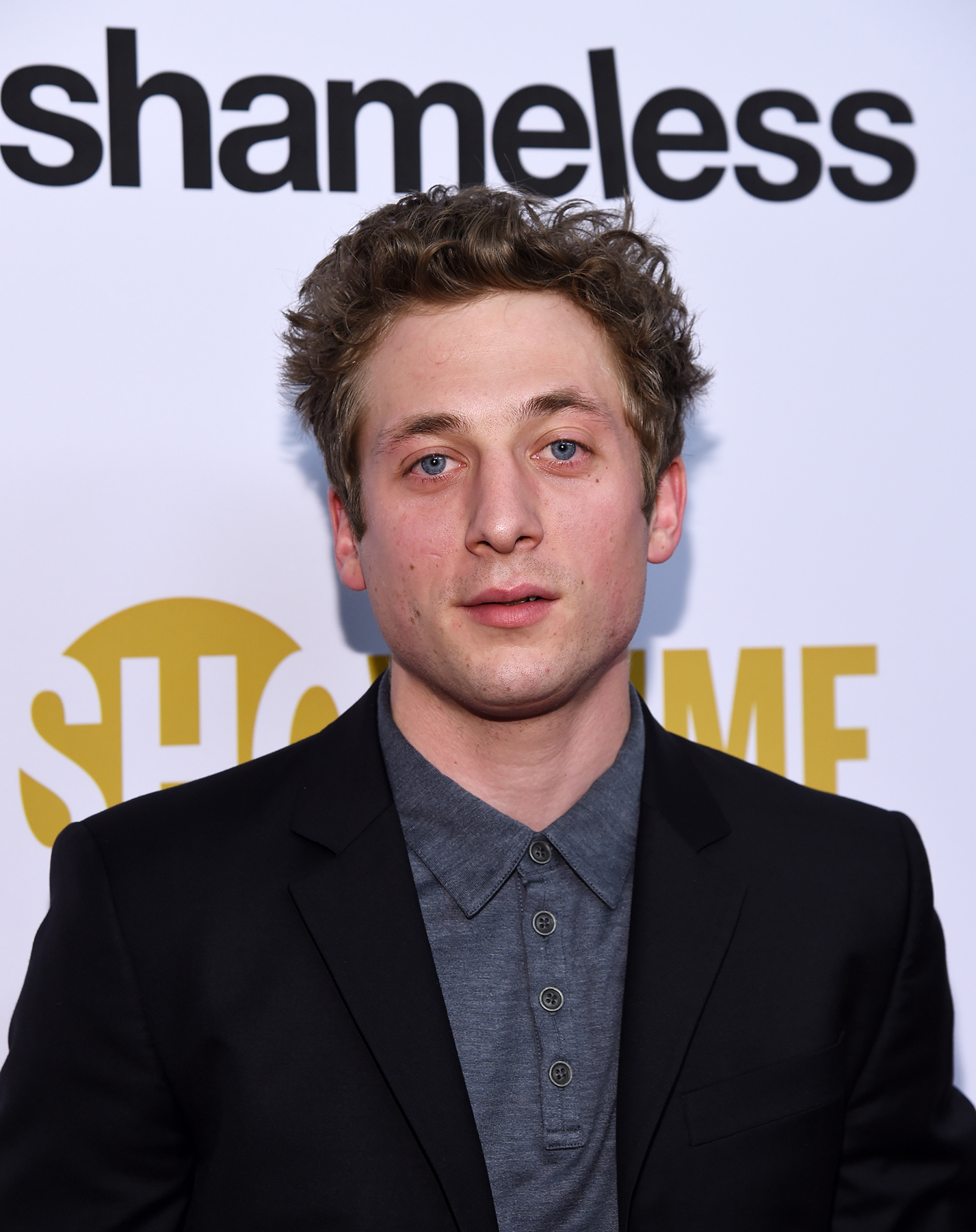 Jeremy Allen White Gets Ready for the Golden Globes