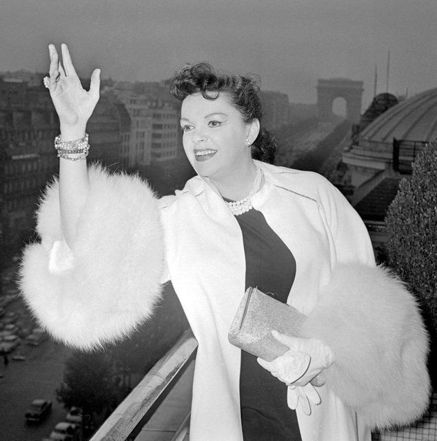 American actress and singer Judy Garland wawes Par