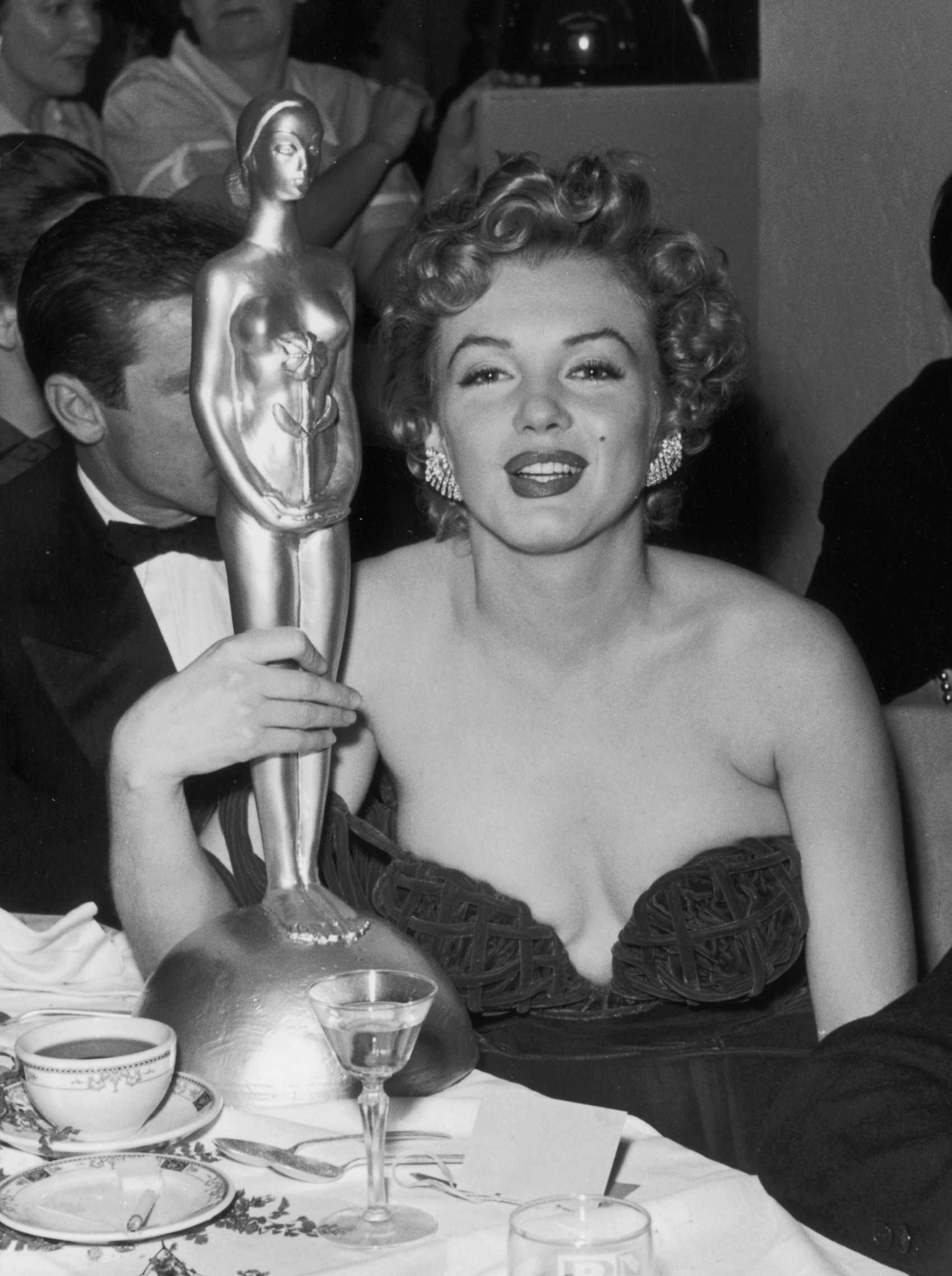 Marilyn Monroe and her Henrietta award, 1952