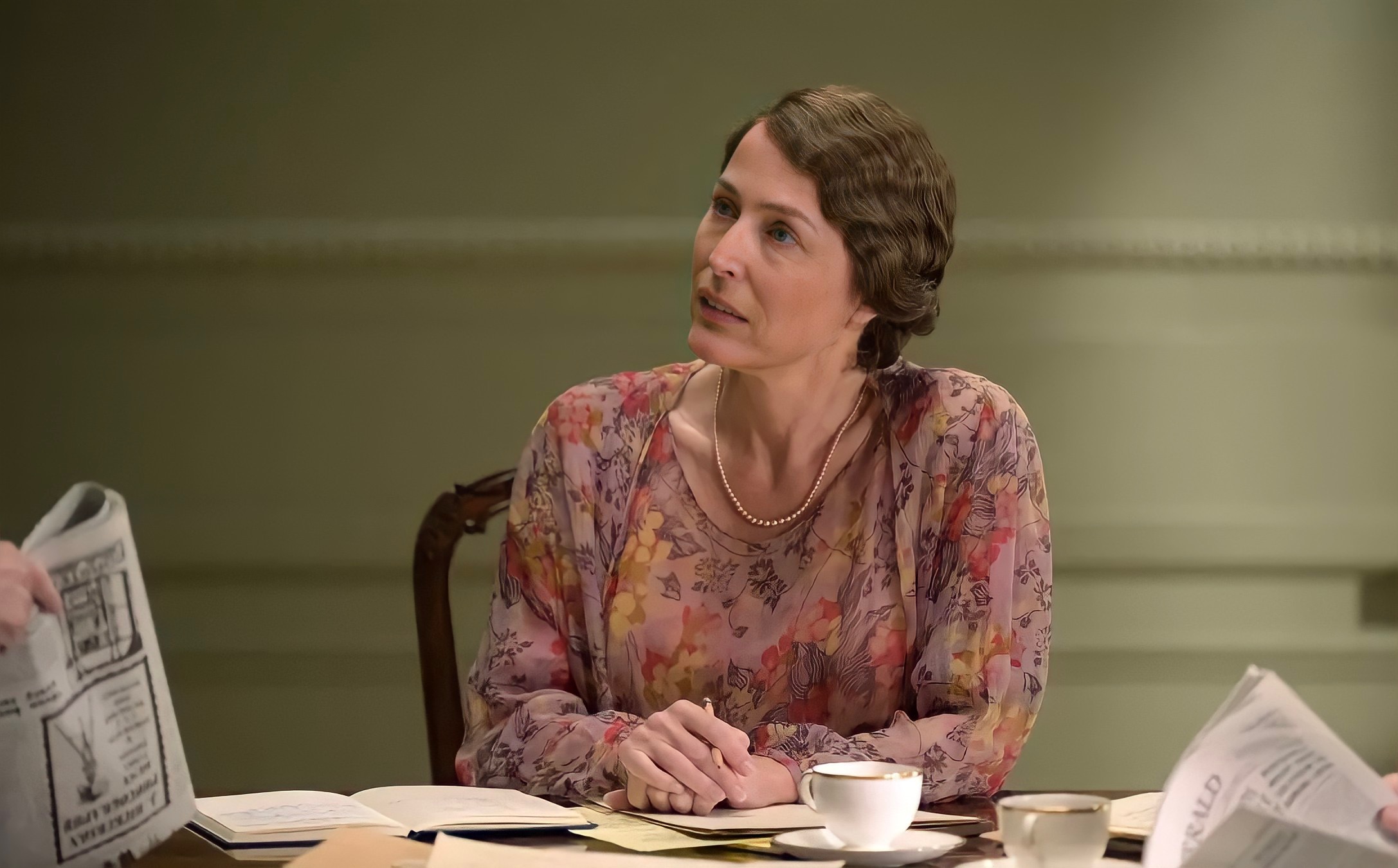 Cailee Spaeny as Anna Eleonore Roosevelt and Gillian Anderson as Eleonore Roosevelt in The First Lady