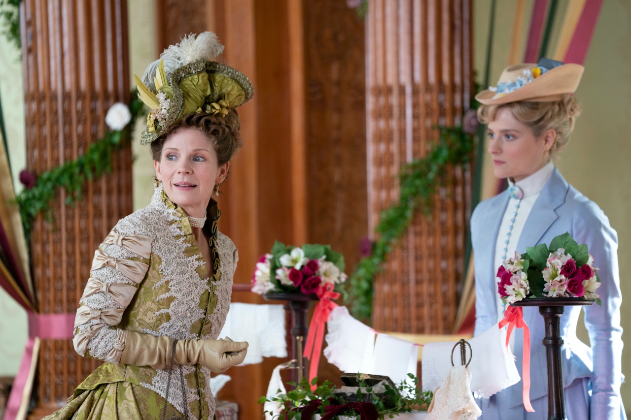 Aurora Fane (Kelli O’Hara) and Marian Brook (Louisa Jacobson). 