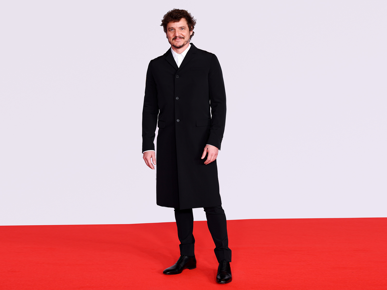 12-pedro-pascal-gettyimages-1311948827.jpg