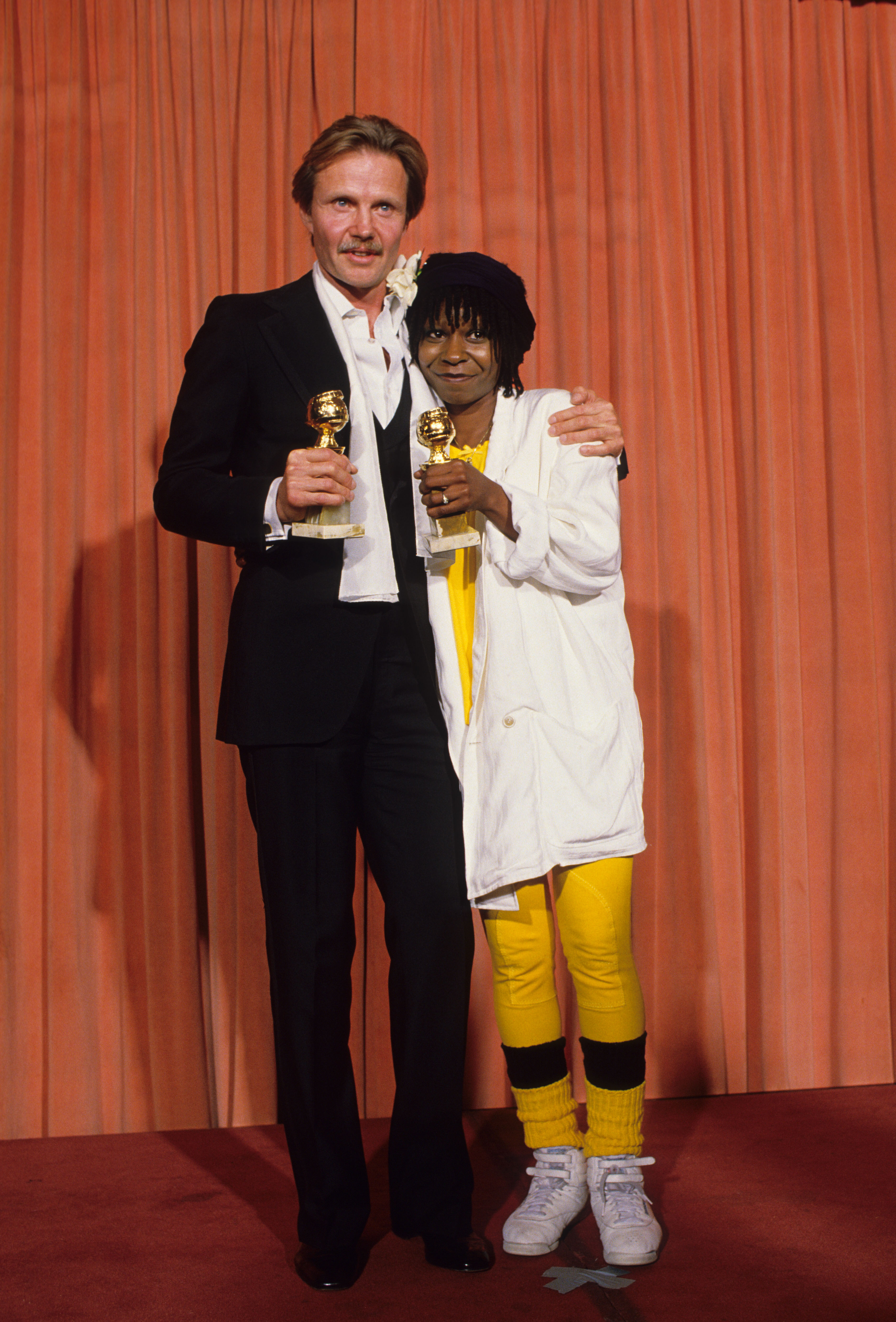 1986-gg43-jon-voight-whoopi-goldberg-best-actor-actress-drama-runaway-train-color-purple-1w.jpg