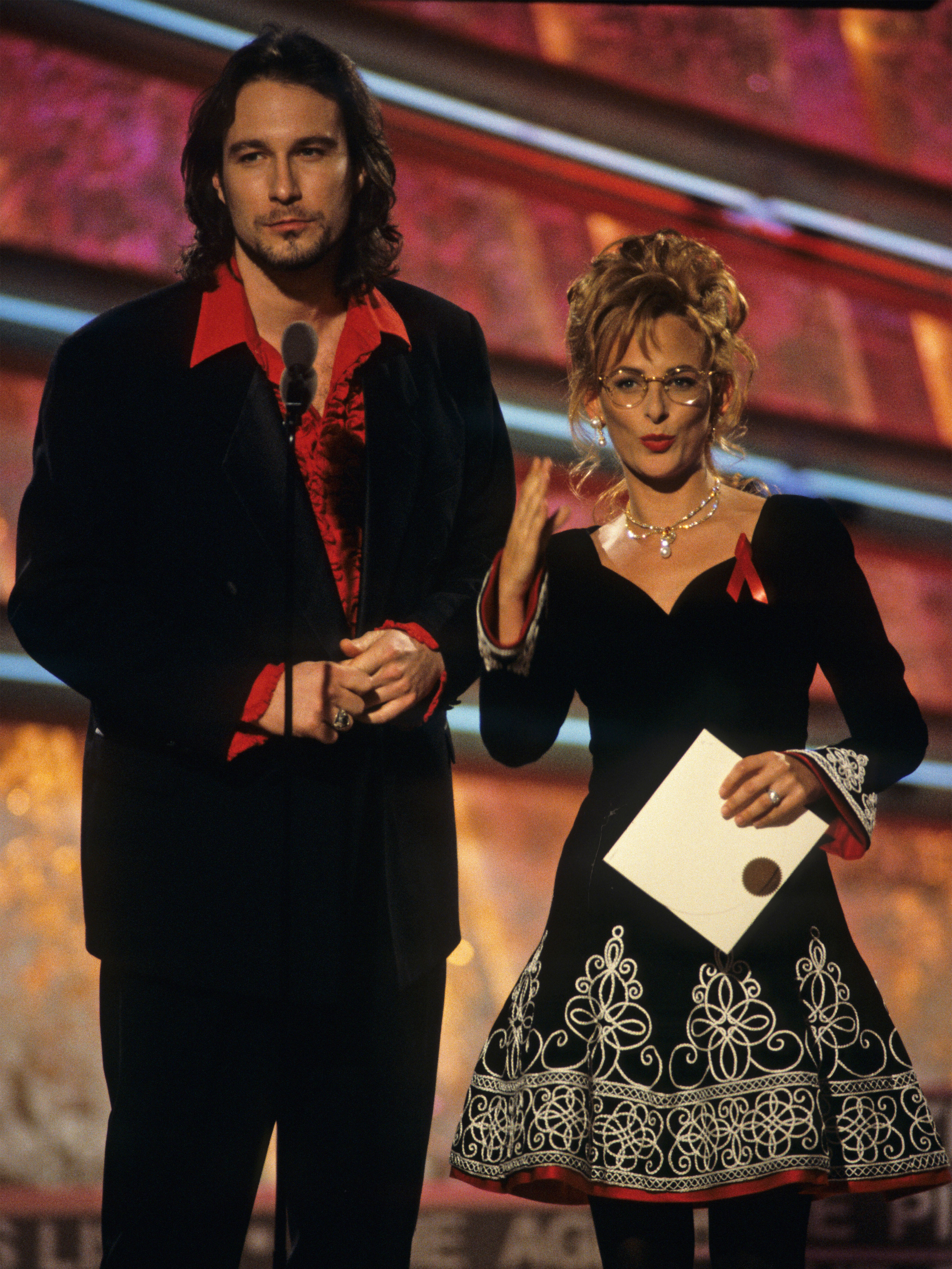1994 John Corbett and Marlee Matlin, 51st Golden Globes