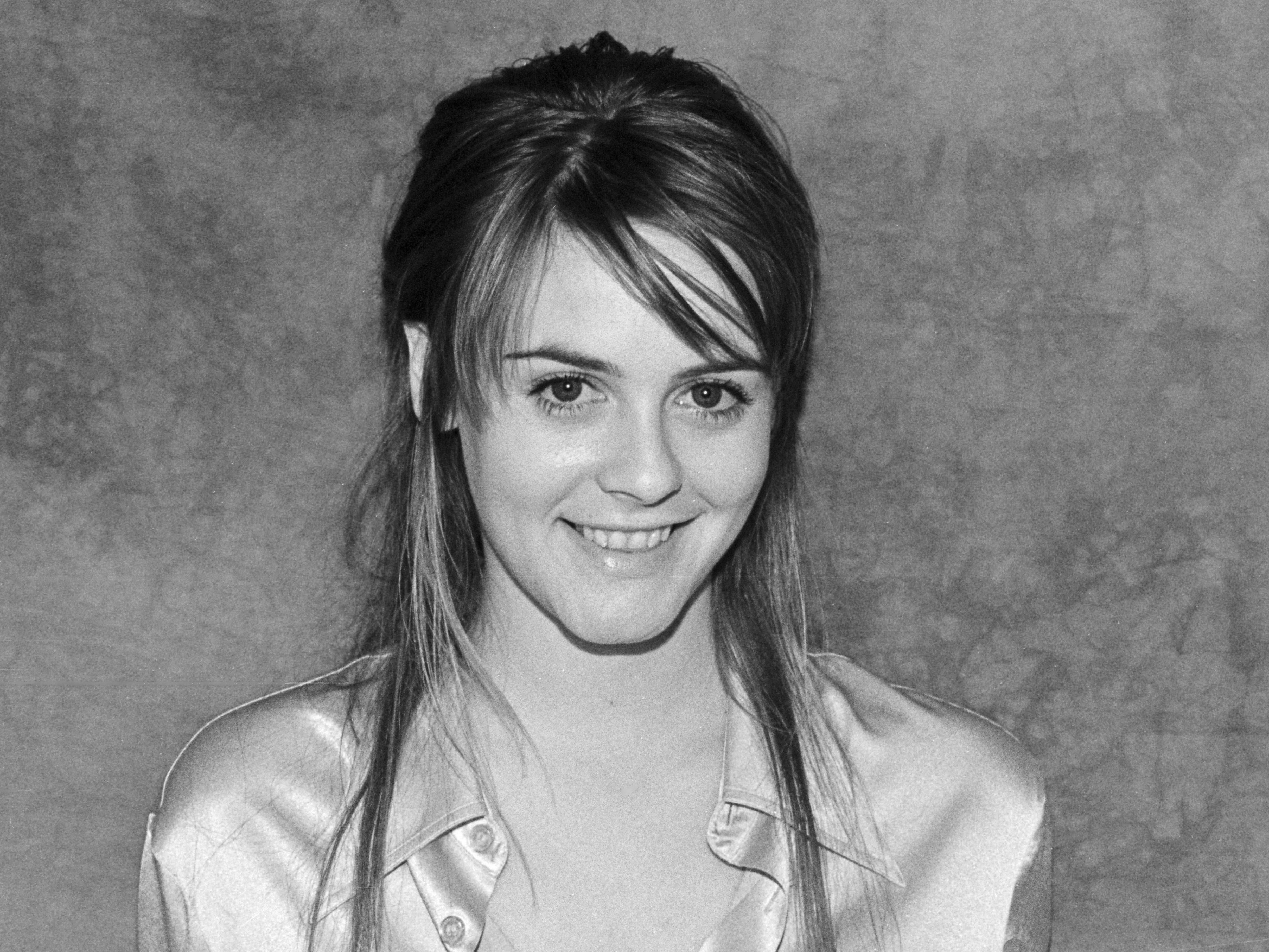 Out of the Archives, 1997: Alicia Silverstone on Loving England and Playing  Batgirl - Golden Globes