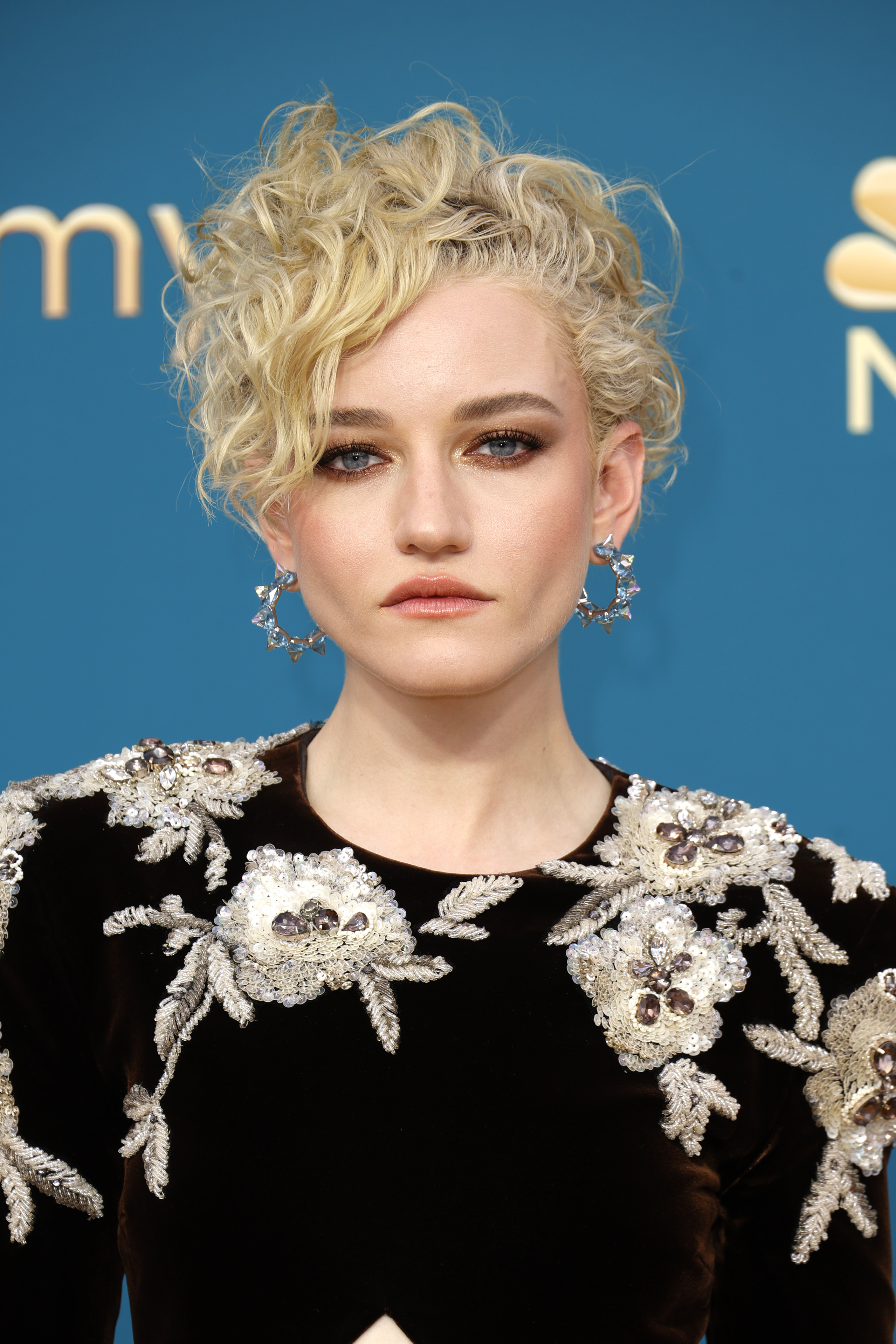 Julia Garner 