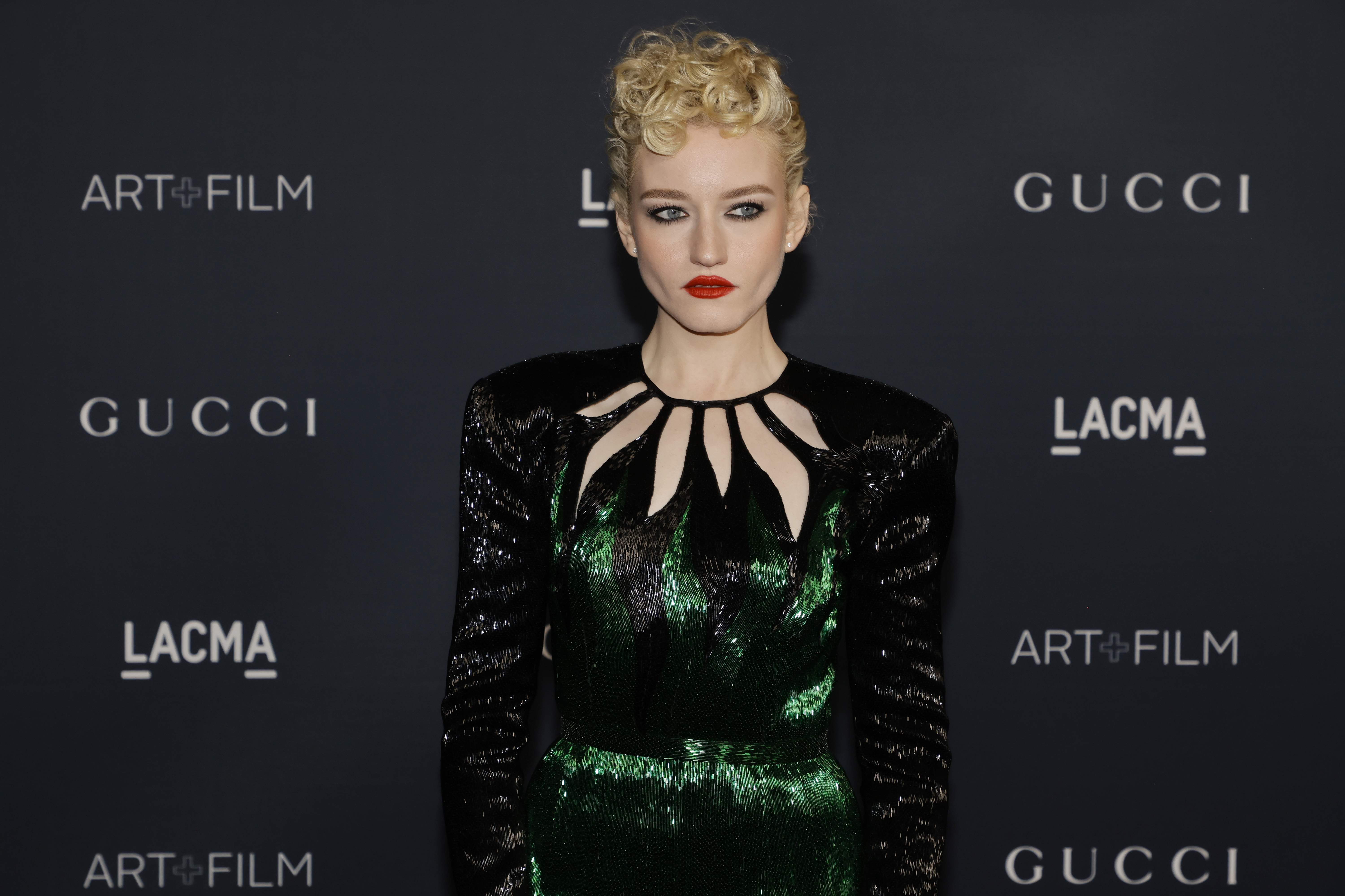 Julia Garner 