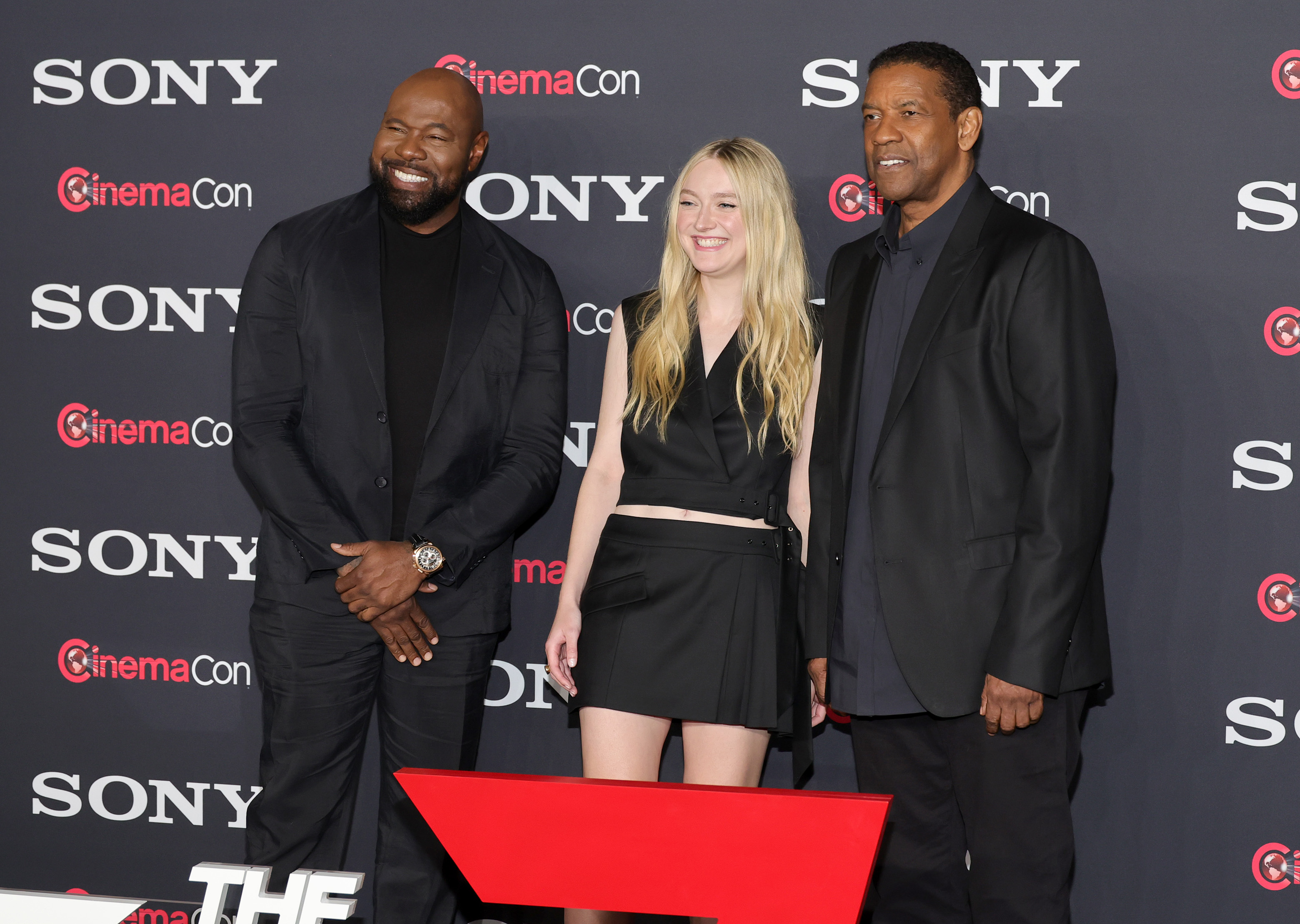 Antoine Fuqua, Dakota Fanning and Denzel Washington