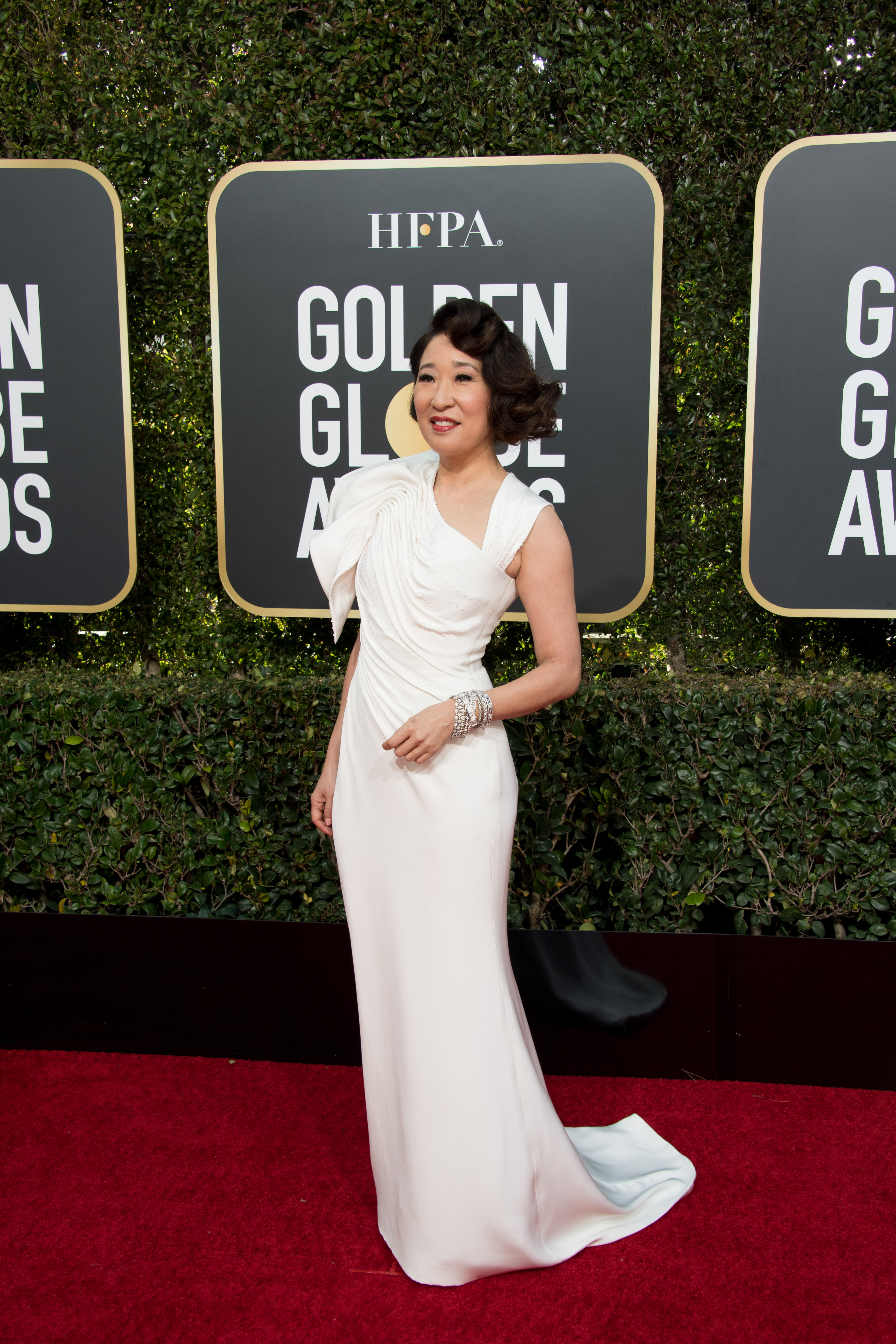 Sandra Oh - white gown Versace
