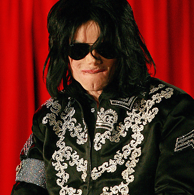 US popstar Michael Jackson shows some da