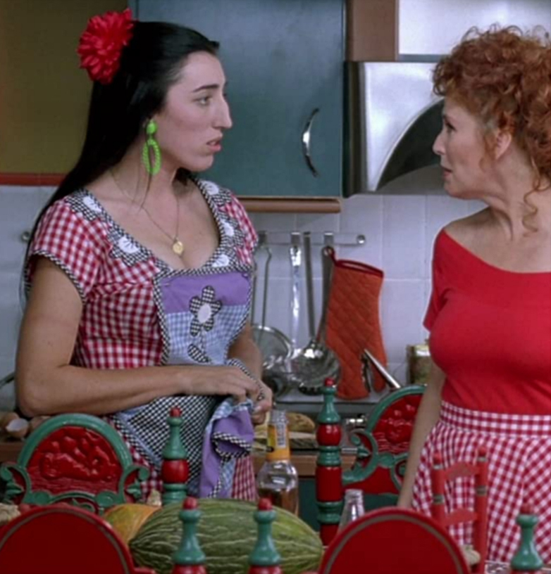 Verónica Forqué and Rossy de Palma in Kika (1993)