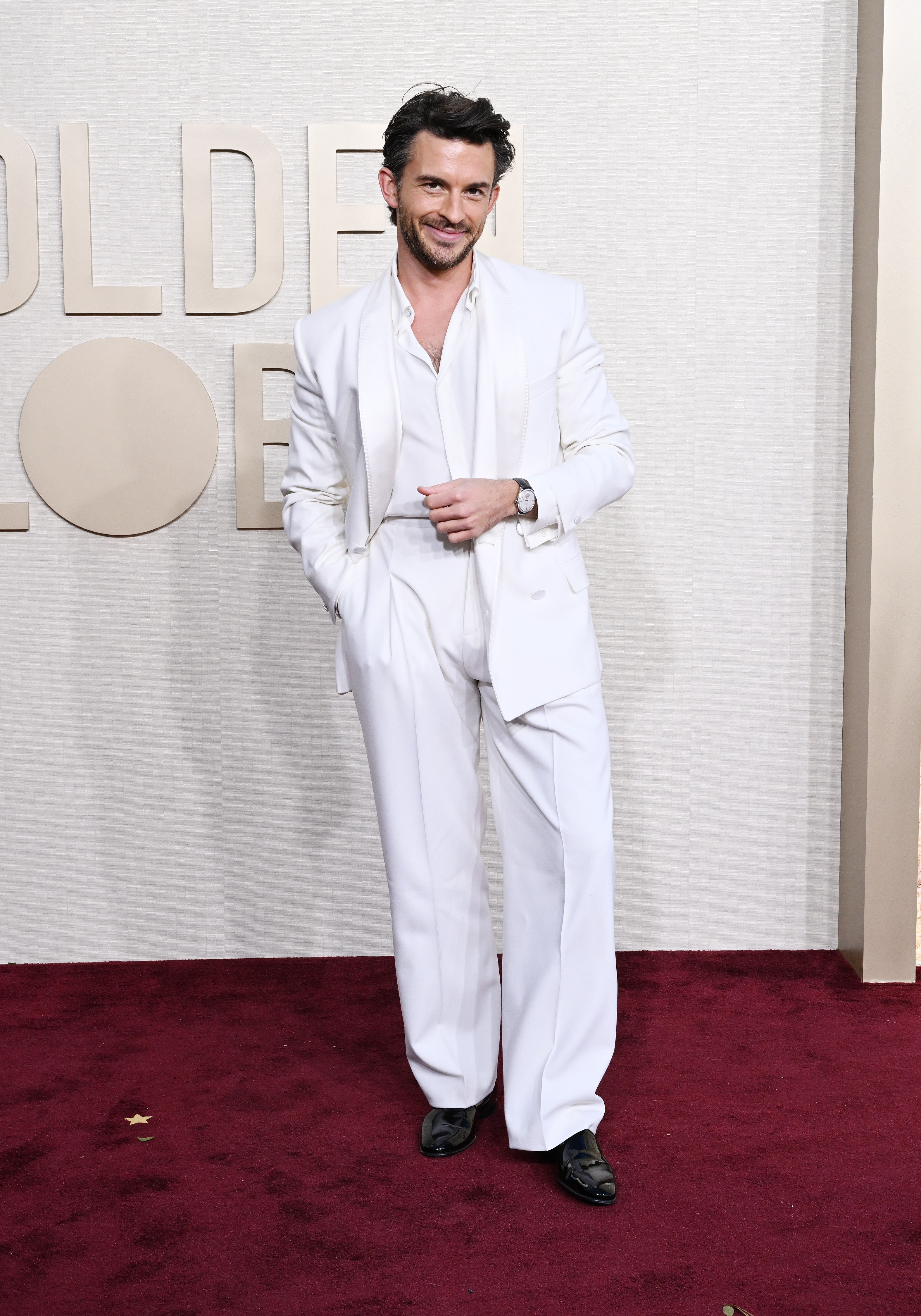 Jonathan Bailey Arrives At The Red Carpet At The 81st Golden Globe ...