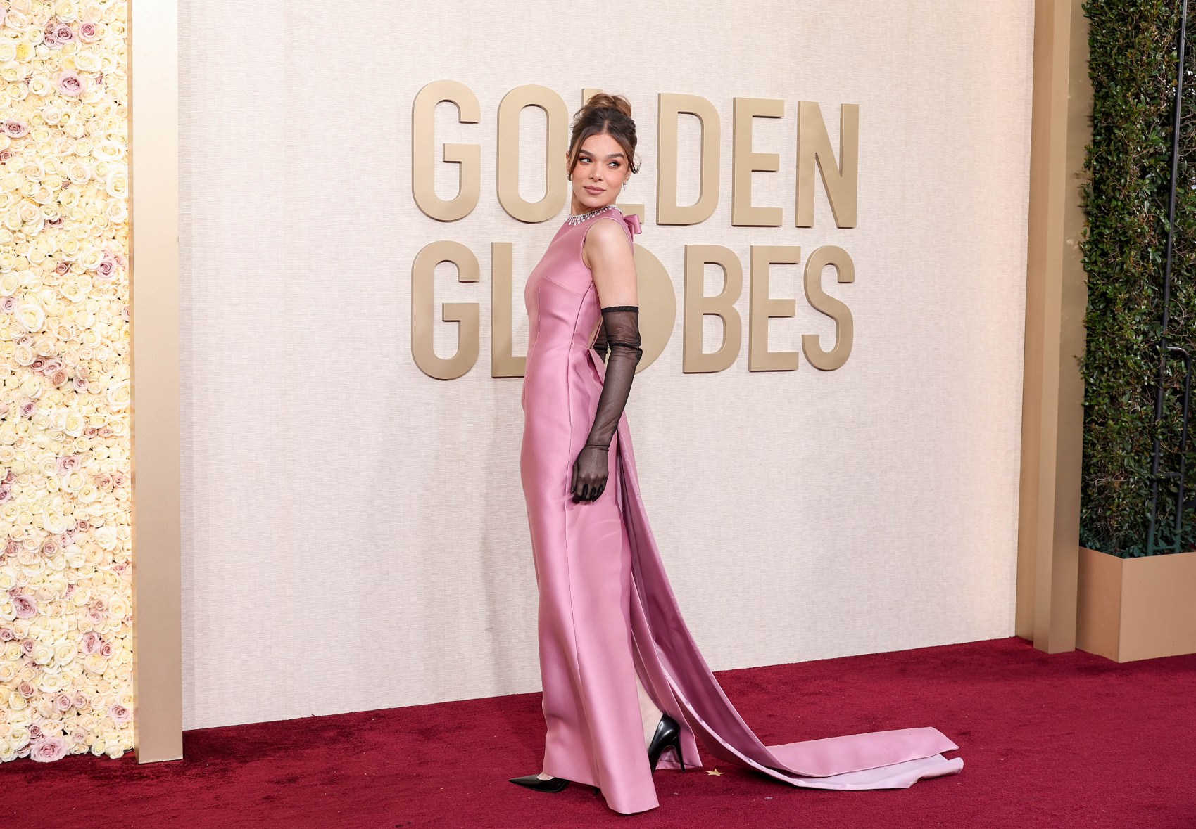Hailee Steinfeld Arrives At The Red Carpet At The 81st Golden Globe Hailee Steinfeld Arrives At The Red Carpet At The 81st Golden Globe