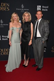 Golden Globes president Helen Hoehne flanked by Kirsten Dunst and Channing Tatum