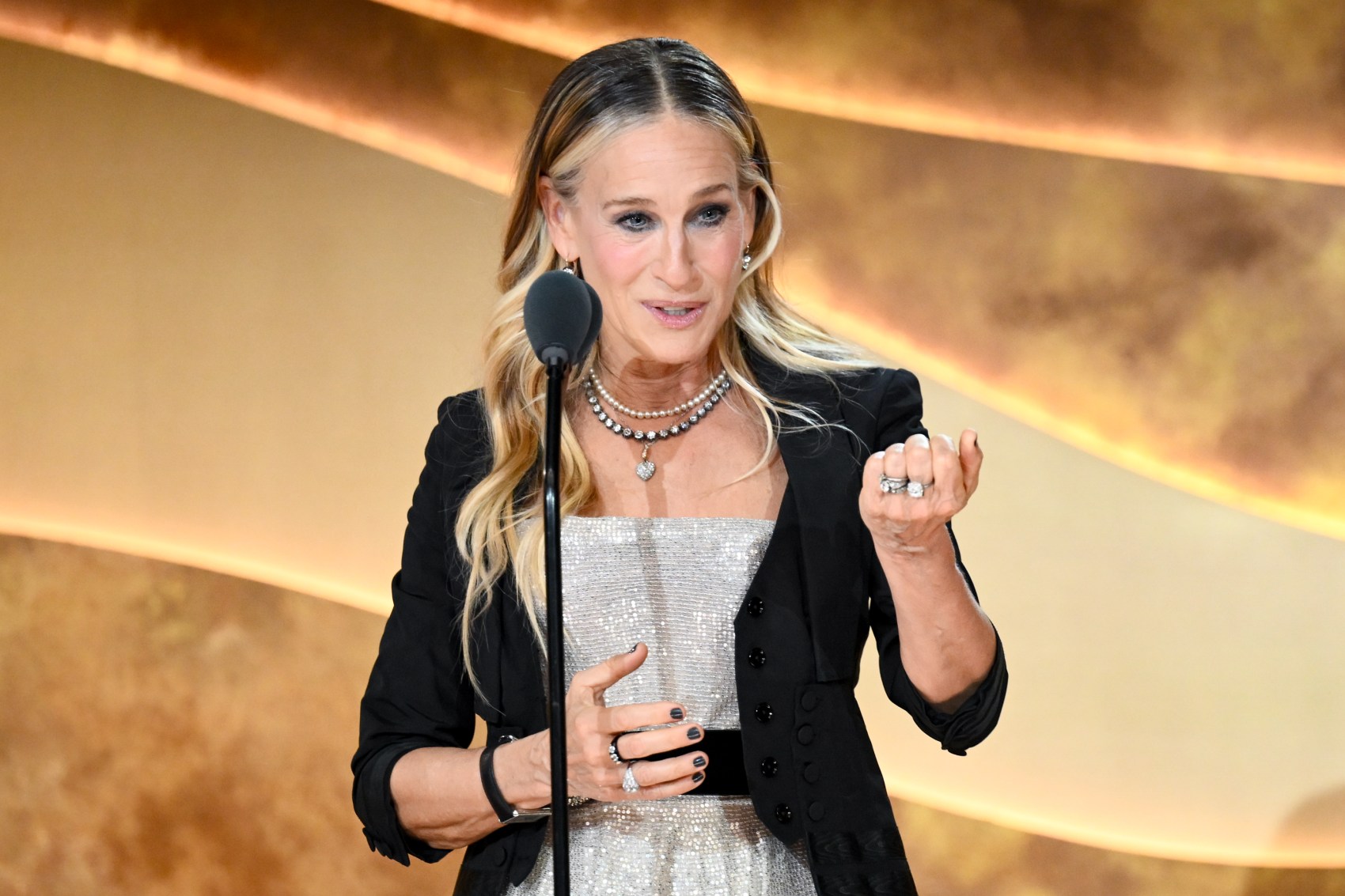 Golden Eve: The Golden Globes Honor Helen Mirren & Sarah Jessica Parker