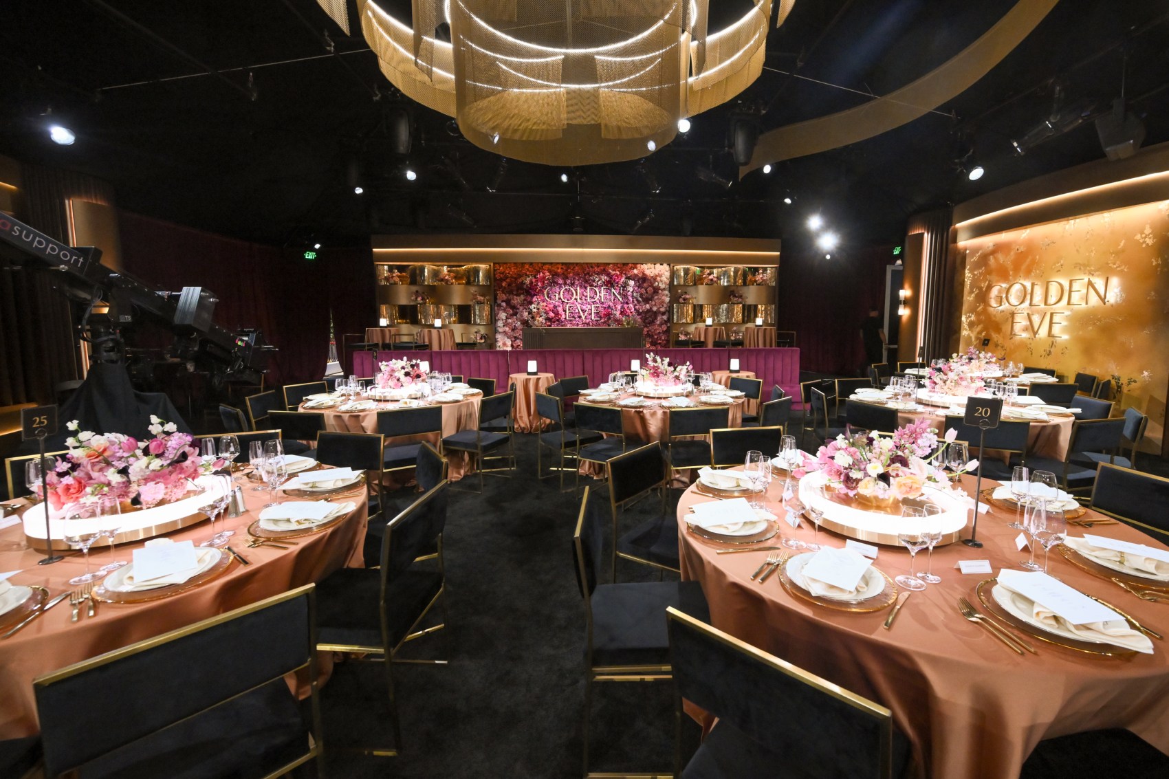 Golden Eve: The Golden Globes Honor Helen Mirren & Sarah Jessica Parker