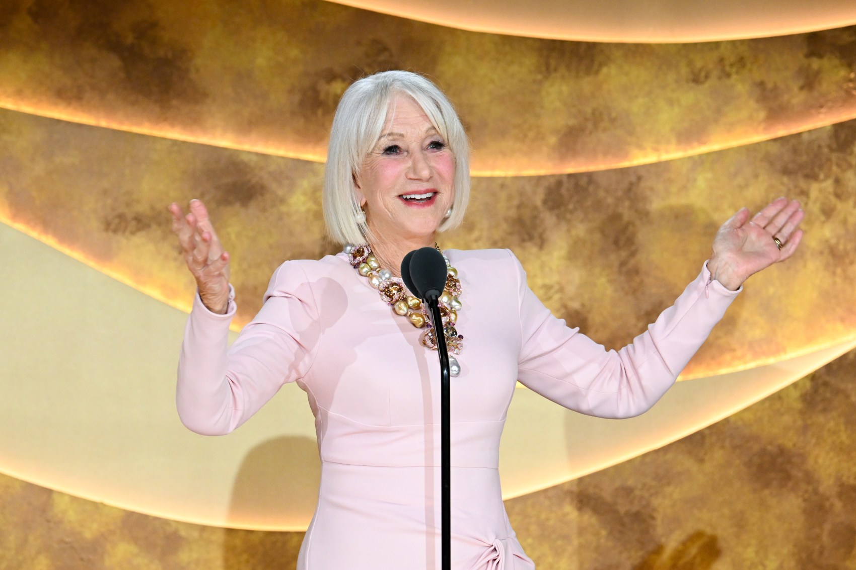 Golden Eve: The Golden Globes Honor Helen Mirren & Sarah Jessica Parker