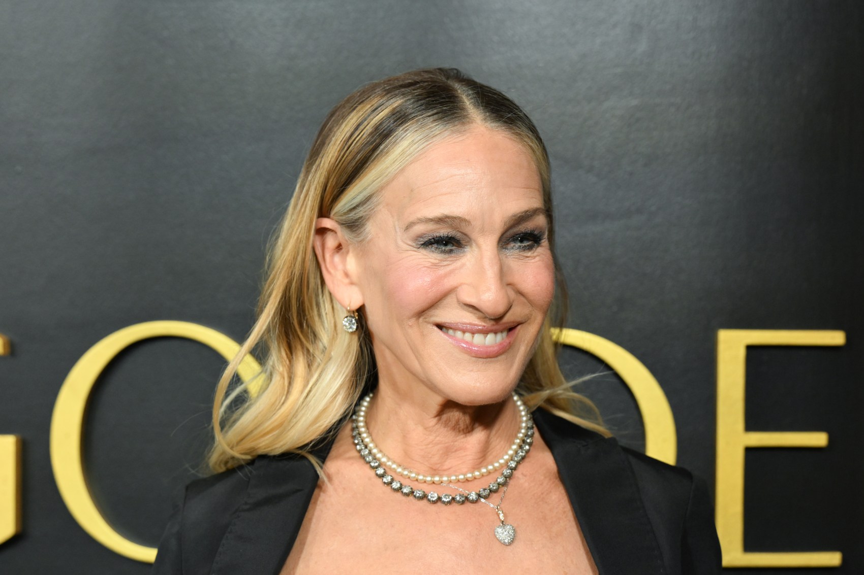 Golden Eve: The Golden Globes Honor Helen Mirren & Sarah Jessica Parker